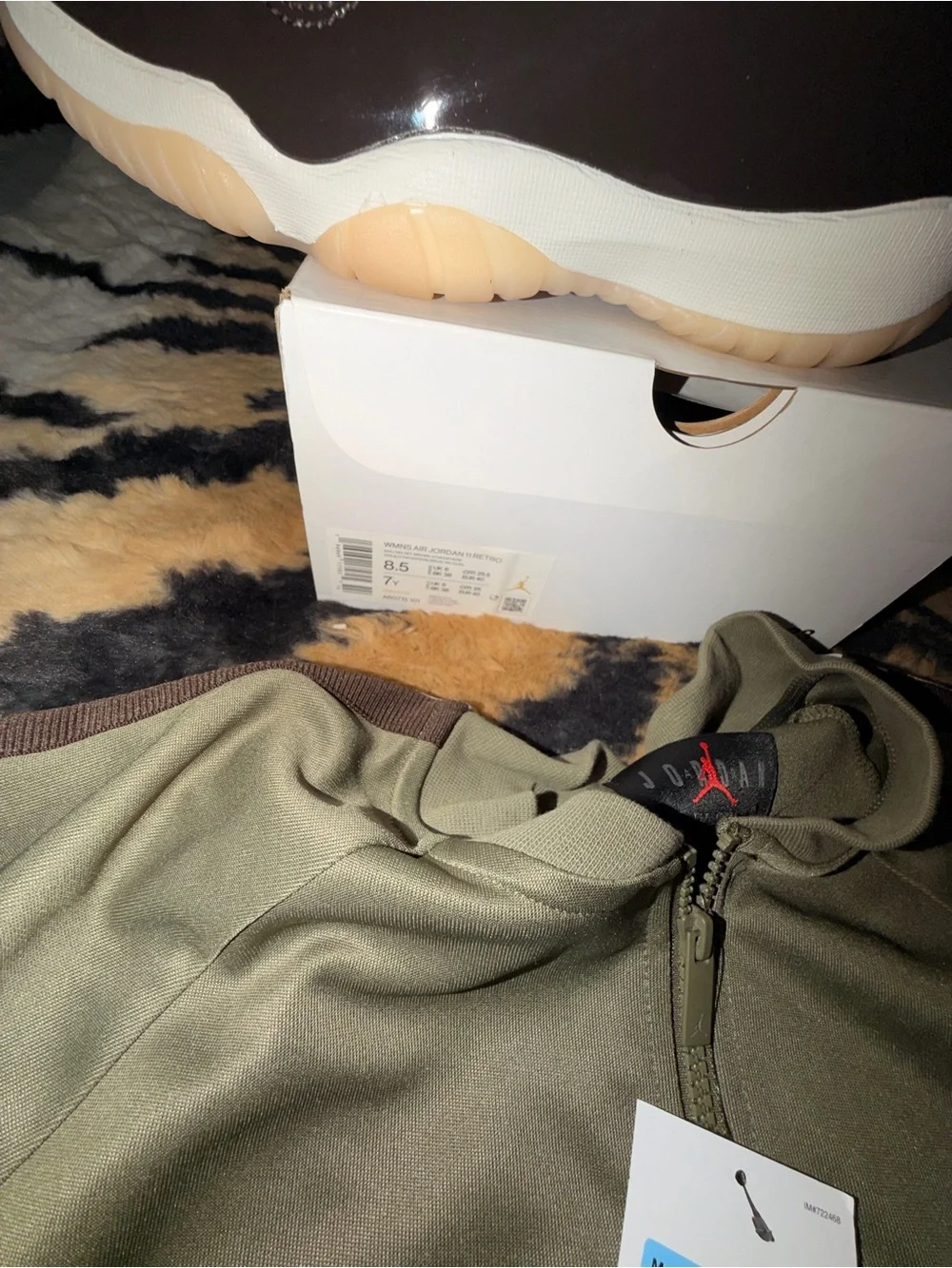 Jordan Men’s Air Jordan 11 Retro - Brown/White & olive Jordan sweater lot of 2